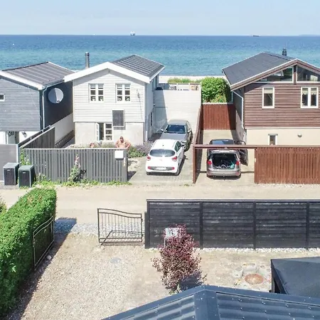 Nice In W/ 1 Bedrooms Vakantiehuis *