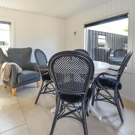 Nice In W/ 1 Bedrooms Vakantiehuis *