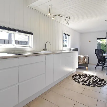 Nice In W/ 1 Bedrooms *
